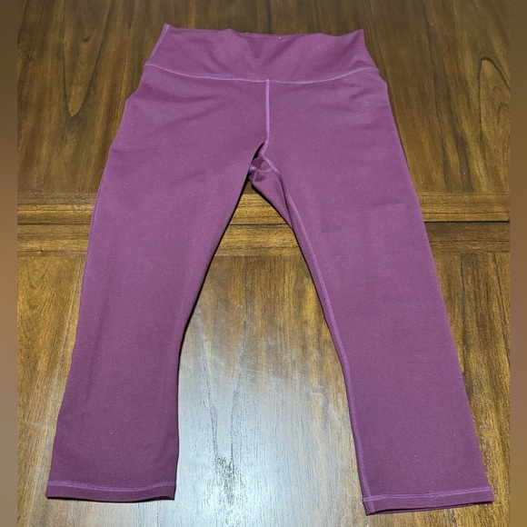 Fabletics Power Hold Women M Eggplant Cropped Athletic Pants Capri - Picture 9 of 10